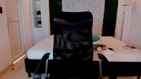 Caro  online show from 11-15-25, 07:43