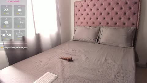 Snapshot of carolinewhite01 chatting on 06-05-26, 03:51 Caroline online show from 06-05-26, 03:51