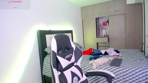 CarolinneFiotti online show from 11-25-25, 02:28