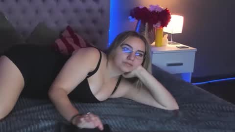 Snapshot of carollflexx chatting on 11-07-25, 06:46 CarollFlexx online show from 11-07-25, 06:46