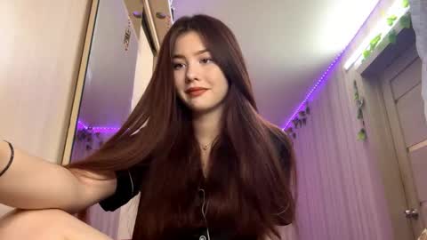 Snapshot of carolynexford chatting on 11-30-25, 12:09 Emma online show from 11-30-25, 12:09