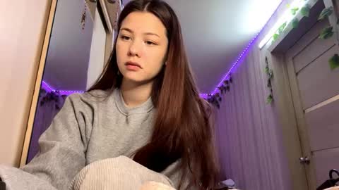 Snapshot of carolynexford chatting on 12-15-25, 02:10 Emma online show from 12-15-25, 02:10