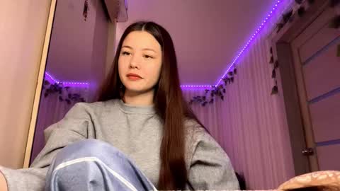 Snapshot of carolynexford chatting on 12-16-25, 06:07 Emma online show from 12-16-25, 06:07