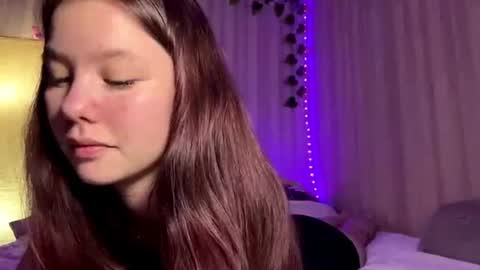 Snapshot of carolynexford chatting on 06-19-26, 12:42 Emma online show from 06-19-26, 12:42