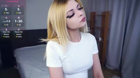 Hello everyone Im Monica Its my first day Were going to have fun together  online show from 10-12-25, 08:08