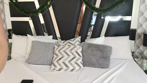 Snapshot of caroo_gomeez chatting on 01-14-25, 04:08 Caro Gmez online show from 01-14-25, 04:08