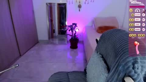 Snapshot of carriexwood chatting on 12-28-24, 04:30 Nia  online show from 12-28-24, 04:30