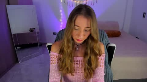 Snapshot of carriexwood chatting on 12-30-24, 07:11 Nia  online show from 12-30-24, 07:11