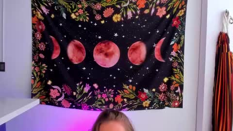 Snapshot of carriexwood chatting on 01-15-25, 10:24 Nia  online show from 01-15-25, 10:24