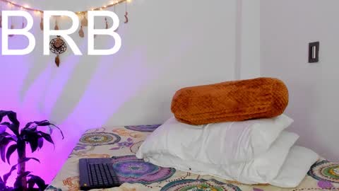 Snapshot of carriexwood chatting on 01-18-25, 01:19 Nia  online show from 01-18-25, 01:19