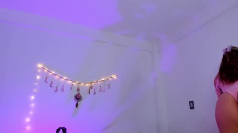 Snapshot of carriexwood chatting on 01-21-25, 01:08 Nia  online show from 01-21-25, 01:08