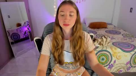 Snapshot of carriexwood chatting on 02-08-25, 12:38 Nia  online show from 02-08-25, 12:38