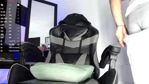 Snapshot of carrington_07 chatting on 09-11-25, 11:27 Matheus online show from 09-11-25, 11:27