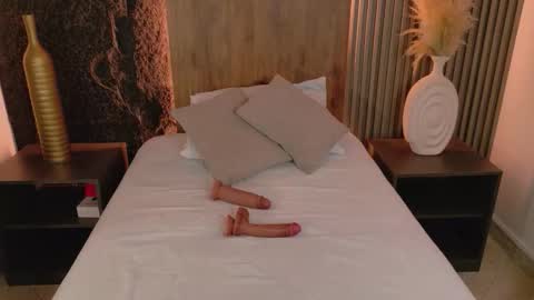 Casandra  online show from 12-16-25, 07:19