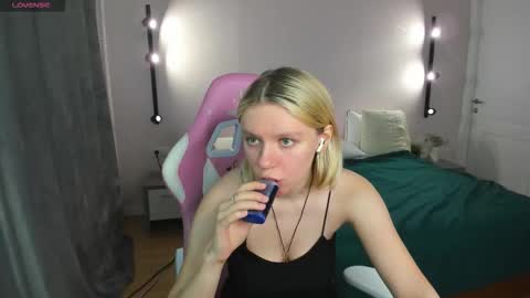 Snapshot of casey__miller chatting on 10-06-25, 01:36 casey__miller online show from 10-06-25, 01:36