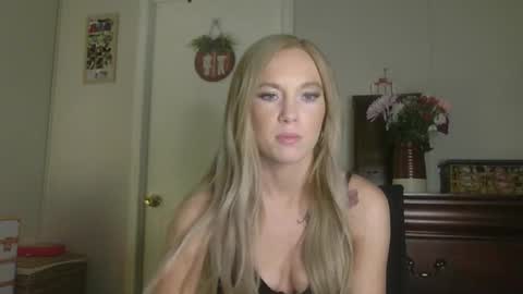 Snapshot of caseygirl6879 chatting on 02-18-26, 06:09 Casey Lakes online show from 02-18-26, 06:09