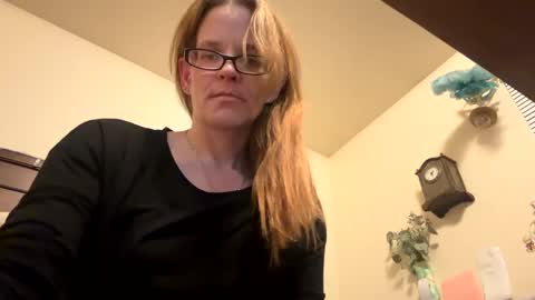 Snapshot of casidy1 chatting on 02-19-25, 01:29 casidy1 online show from 02-19-25, 01:29