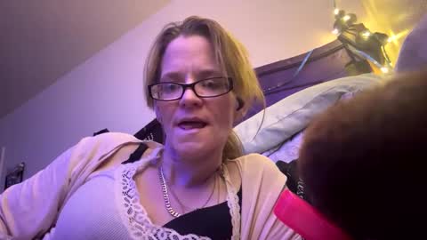 Snapshot of casidy1 chatting on 03-02-25, 02:43 casidy1 online show from 03-02-25, 02:43