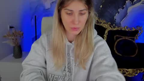 Snapshot of cassandragood chatting on 02-11-25, 07:54 Lena online show from 02-11-25, 07:54