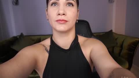 Lena online show from 11-19-25, 07:19