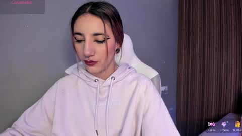 Snapshot of cassidy_evans chatting on 10-20-25, 11:32 cassidy_evans online show from 10-20-25, 11:32