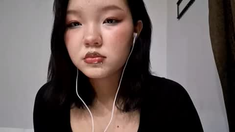 Snapshot of cassidykraeger chatting on 12-16-25, 05:40 Mia online show from 12-16-25, 05:40