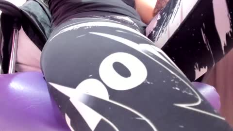 Snapshot of cassie_doll_squirt chatting on 01-21-25, 12:29 cassie online show from 01-21-25, 12:29