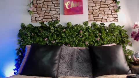 Snapshot of cassie_fletcher chatting on 01-11-25, 10:18 Casie online show from 01-11-25, 10:18