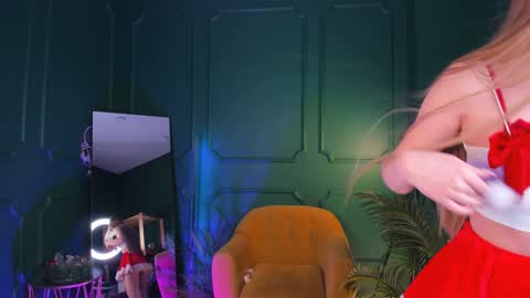 Hello my name is Cassie and my friend Nilo is also here online show from 12-24-24, 01:39