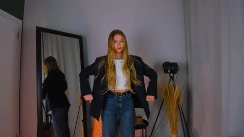 Hello my name is Cassie and my friend Nilo is also here online show from 01-29-25, 12:35