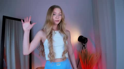 Hello my name is Cassie and my friend Nilo is also here online show from 02-19-25, 09:39