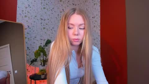 Hello my name is Cassie and my friend Nilo is also here online show from 03-05-25, 06:54