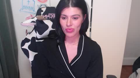 cassiealvarez online show from 10-19-25, 02:45