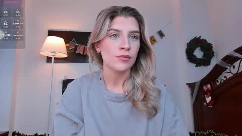 Snapshot of cassieholland chatting on 01-11-26, 12:21 Im Cassie3 online show from 01-11-26, 12:21