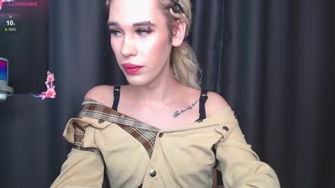 Snapshot of cassiemich chatting on 01-08-25, 02:14 Cassie online show from 01-08-25, 02:14