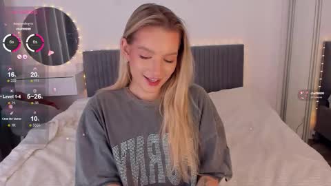 Snapshot of cassietyler chatting on 12-17-25, 07:36 Angel 3 online show from 12-17-25, 07:36