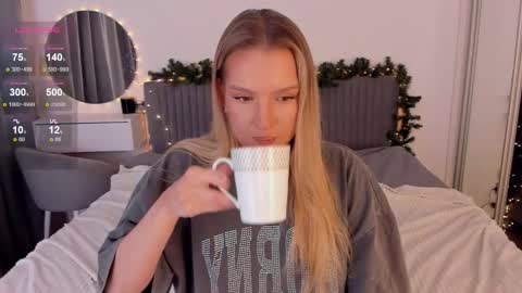 Snapshot of cassietyler chatting on 01-07-26, 07:33 Angel 3 online show from 01-07-26, 07:33