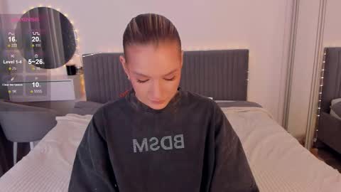 Snapshot of cassietyler chatting on 01-09-26, 09:56 Angel 3 online show from 01-09-26, 09:56