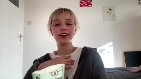 Olivia online show from 03-31-26, 03:45