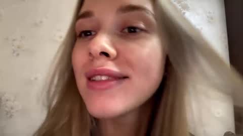 Snapshot of cassipurkey chatting on 10-11-25, 01:31 Anessa online show from 10-11-25, 01:31