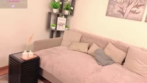 Snapshot of cassondranisonger chatting on 02-12-26, 03:18 Mary online show from 02-12-26, 03:18