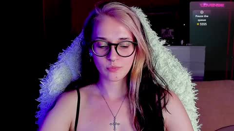 Snapshot of cassy_moore chatting on 01-11-25, 09:46 Ellie online show from 01-11-25, 09:46