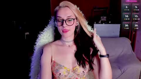 Snapshot of cassy_moore chatting on 03-12-25, 06:22 Ellie online show from 03-12-25, 06:22