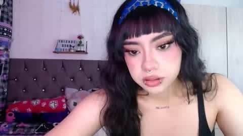 Mila online show from 04-10-26, 07:46