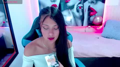 Snapshot of catalehia_milk chatting on 01-13-25, 05:44 C A T A L E H I A online show from 01-13-25, 05:44