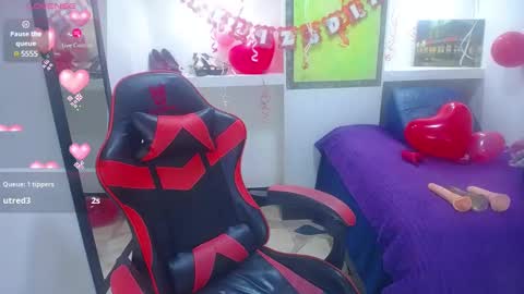 Snapshot of catalehia_milk chatting on 02-16-25, 07:49 C A T A L E H I A online show from 02-16-25, 07:49