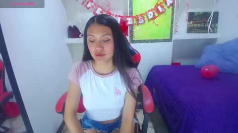 Snapshot of catalehia_milk chatting on 02-17-25, 08:15 C A T A L E H I A online show from 02-17-25, 08:15