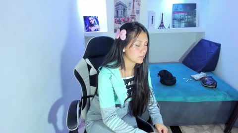 Snapshot of catalehia_milk chatting on 10-12-25, 07:57 C A T A L E H I A online show from 10-12-25, 07:57