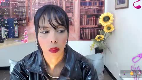 Queen Catalella online show from 10-29-25, 03:09