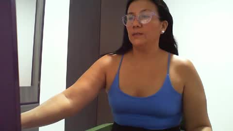 Snapshot of catalina2408 chatting on 02-05-25, 10:33 catalina2408 online show from 02-05-25, 10:33